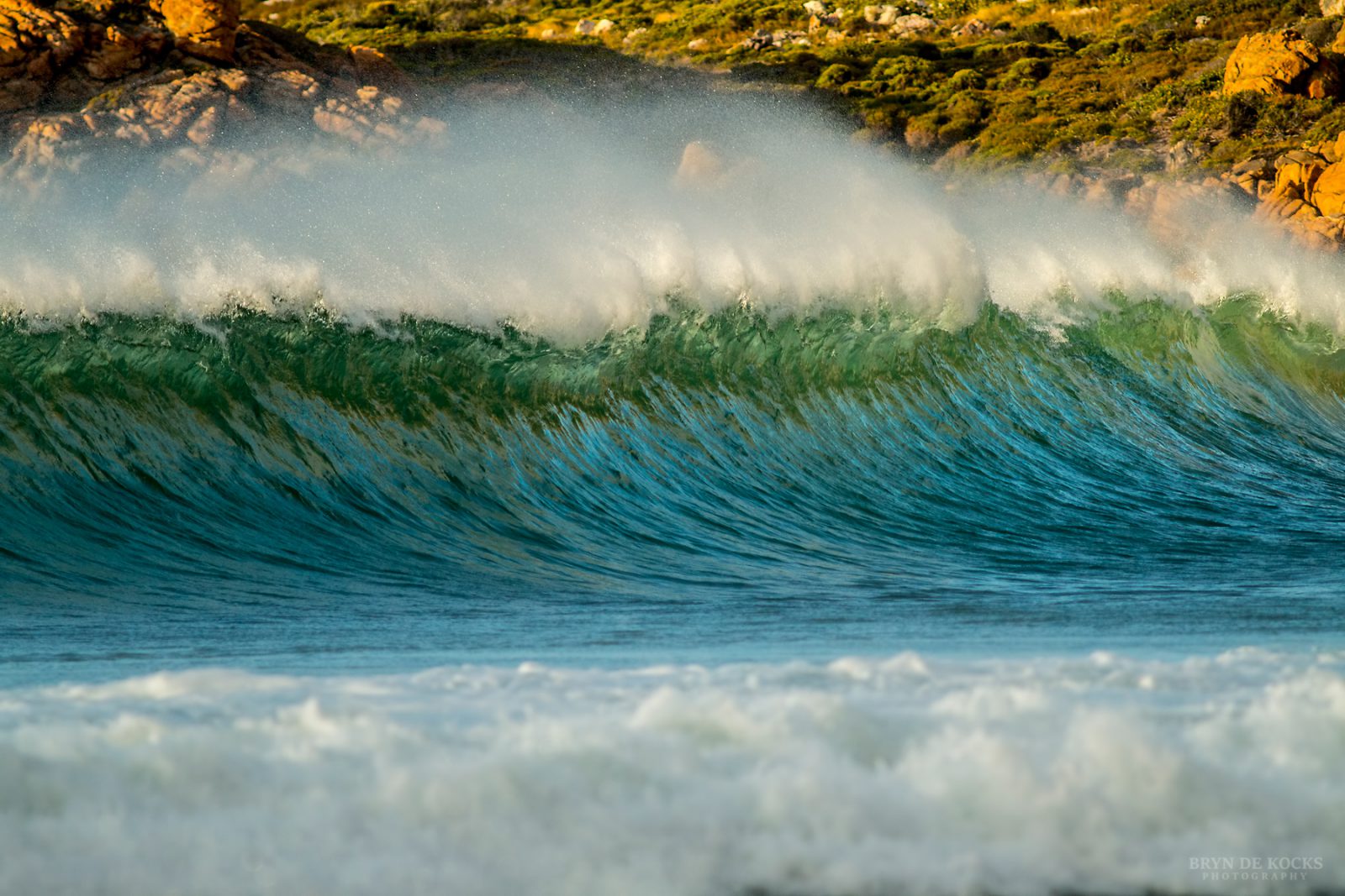 Waves Breaking Rooi Els